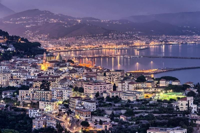 Apartamento Bb Al Centro Di Vietri Exterior foto